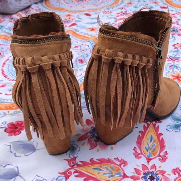 DV SUEDE TASSEL BOOTIES - Picture 4 of 6